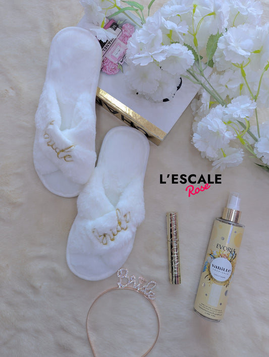 Pantoufles de chambre en peluche avec broderie SHIEN