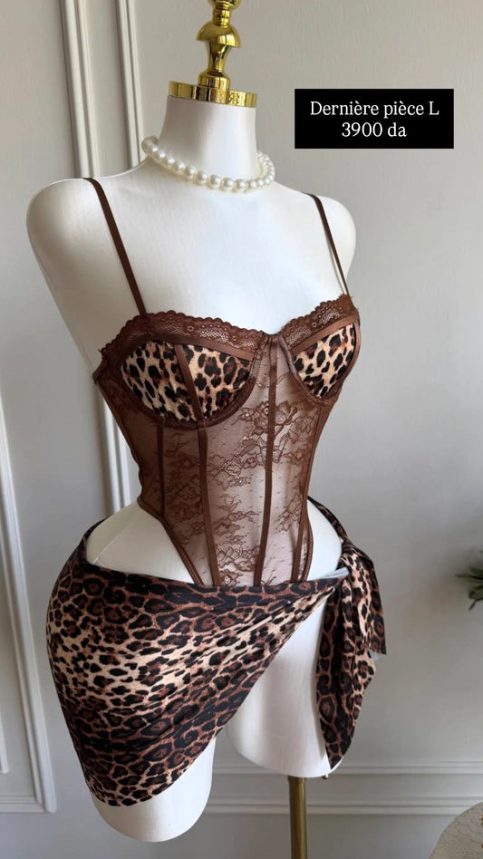 Ensemble sexy léopard avec body à lacets et mini-jupe shein