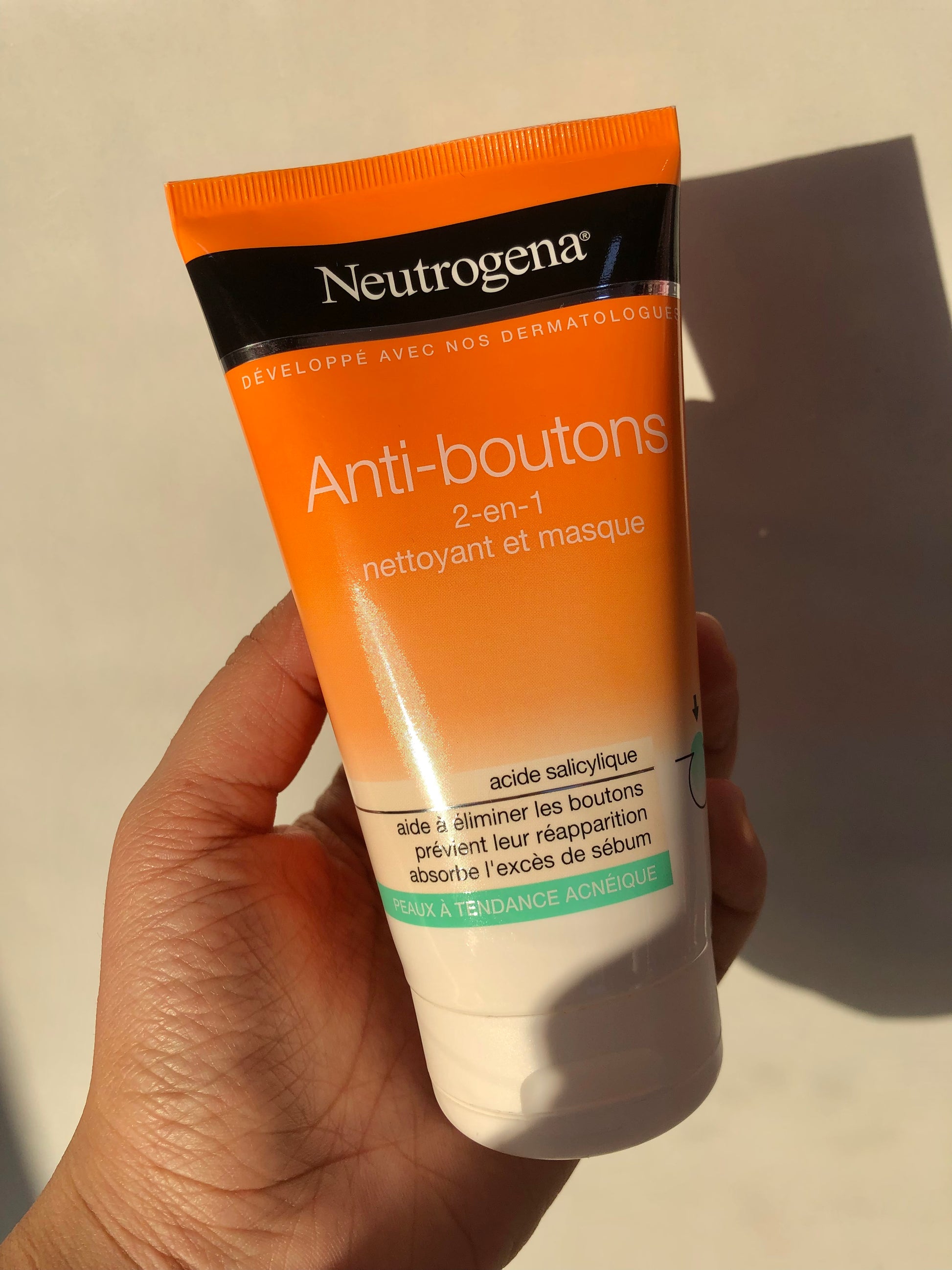 Neutrogena Anti-boutons : 2-en-1 nettoyant et masque 150ml